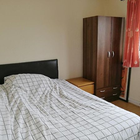 A Double Bedroom Near Glasgow City Centre Not In Great Condition Suitable For Short Stay Exteriér fotografie
