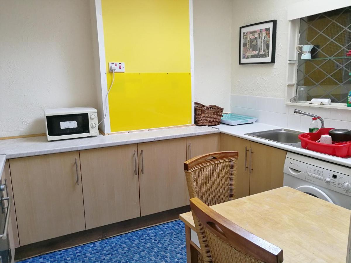 A Double Bedroom Near Glasgow City Centre Not In Great Condition Suitable For Short Stay Exteriér fotografie