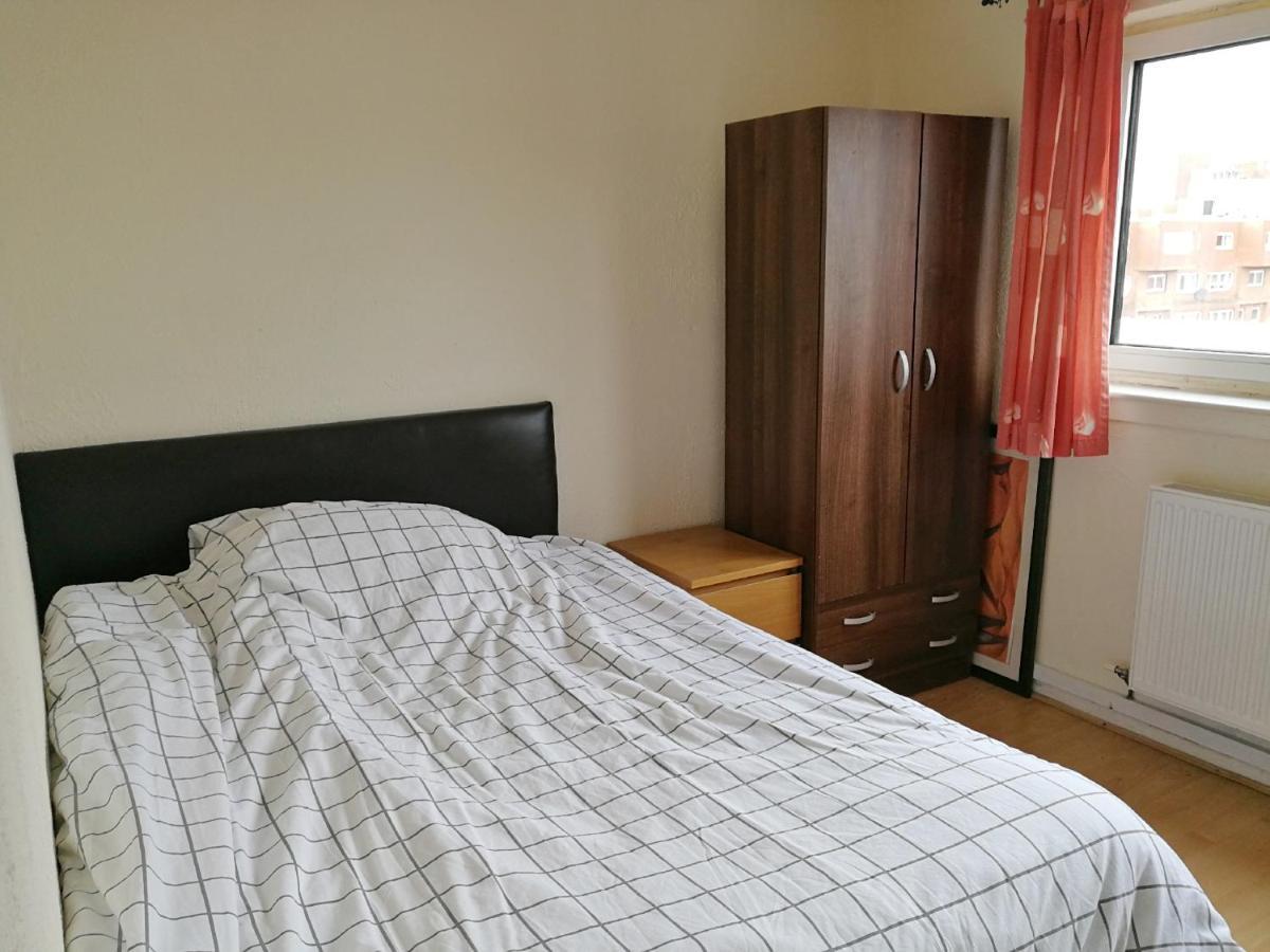 A Double Bedroom Near Glasgow City Centre Not In Great Condition Suitable For Short Stay Exteriér fotografie