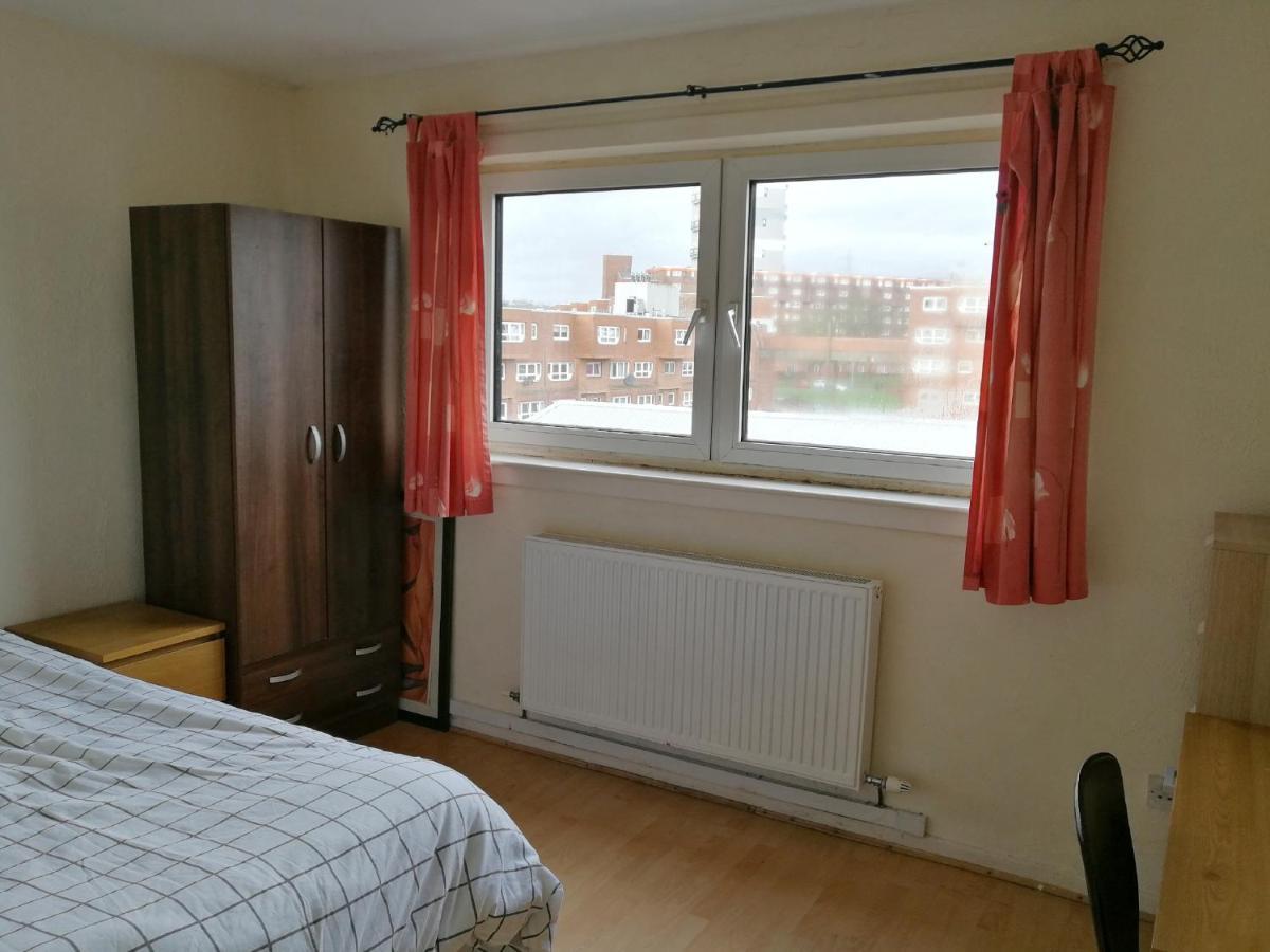 A Double Bedroom Near Glasgow City Centre Not In Great Condition Suitable For Short Stay Exteriér fotografie